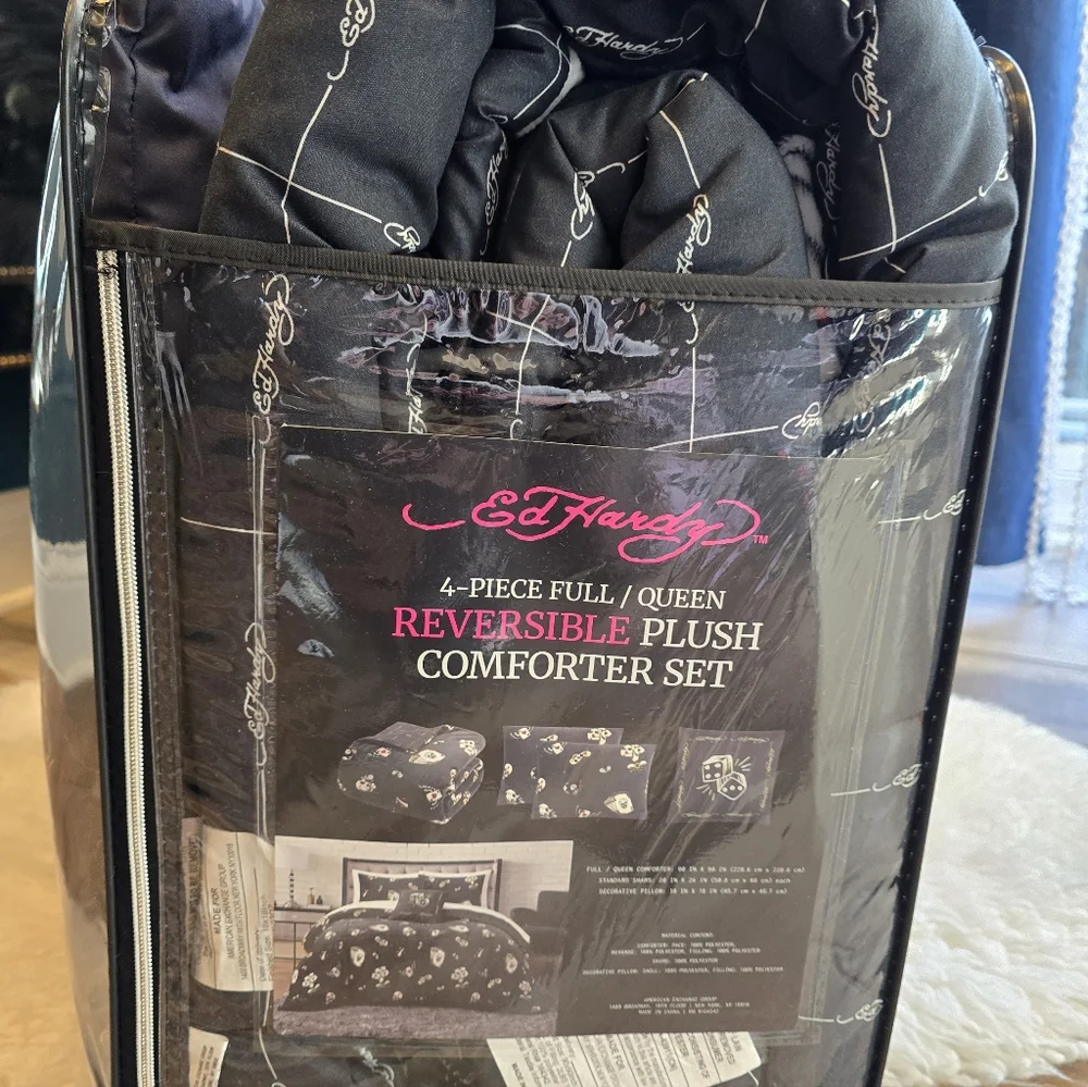 Ed Hardy 4piece Full/Queen reversible plush comforter set new